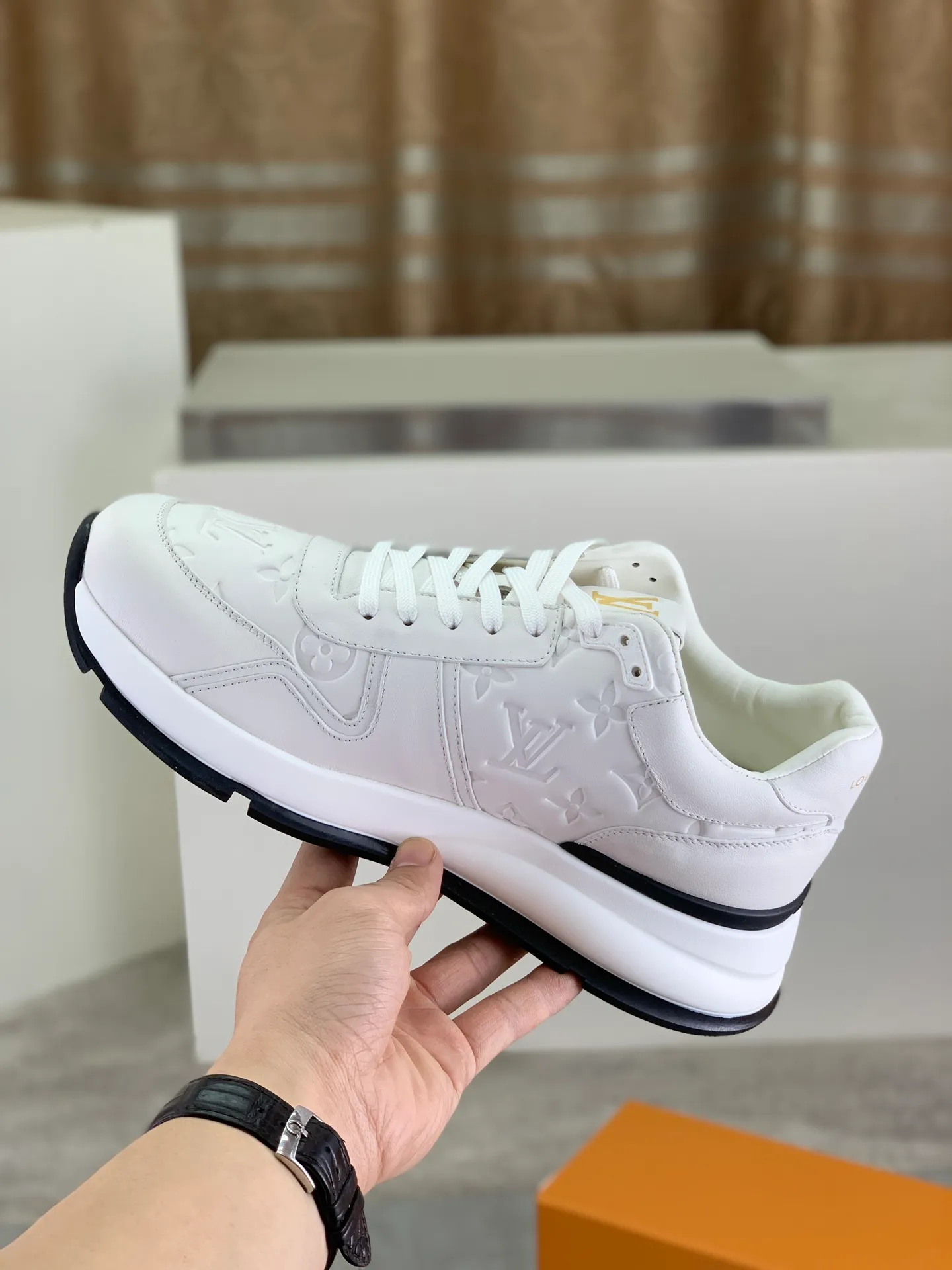 Factory price P820 💶 Top version [LOUIS VUITTON] counter series (original order) new style 🍀LV Louis Vuitton - top version LV classic high-top trendy shoes! Made of imported original craft calfskin, original breathable lining, and original wear-resistant, lightweight, high-end TPU outsole! High quality products! 3️⃣ colors available, size: men’s 39-44 (38 45 customized)